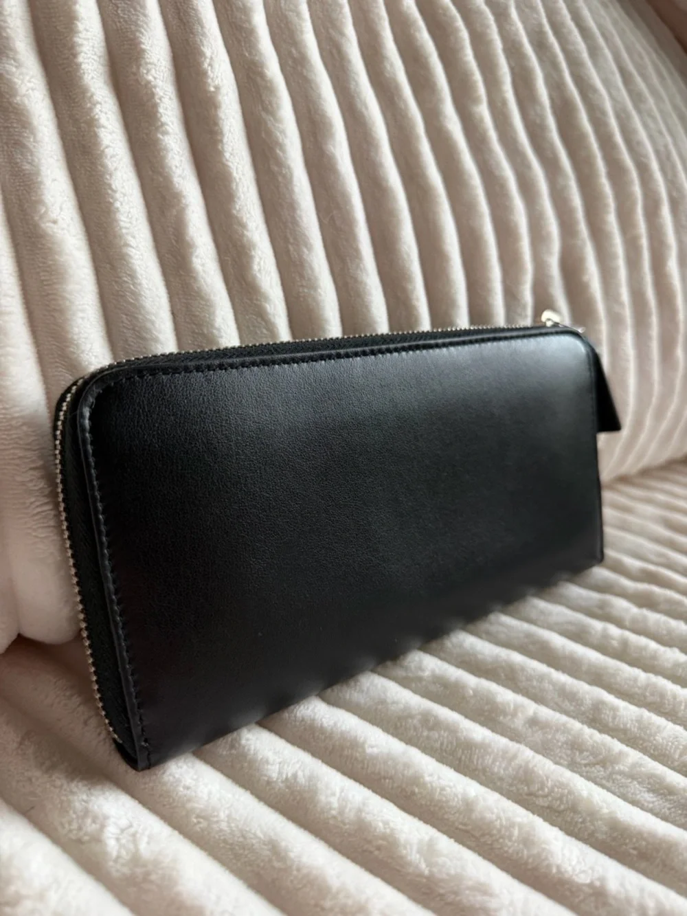 Saint Laurent Black Sequin 'LOVE' Zip Wallet - Picture 4 of 6